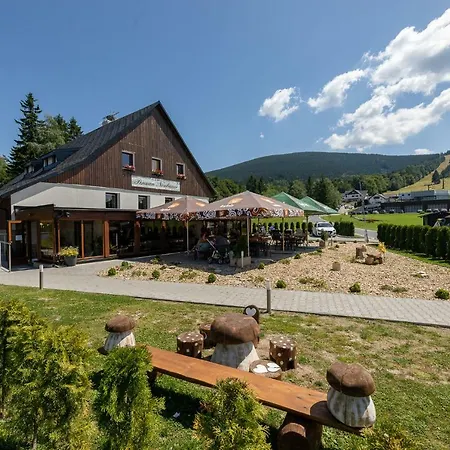 Neubauer Guest house Ostruzna
